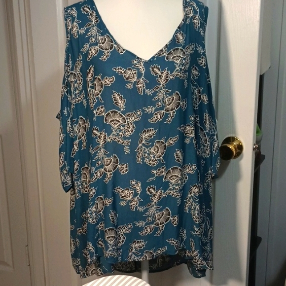torrid Tops - TORRID 4X V NECK COLD SHOULDER FLUTTER SLEEVES HI-LO HEM SUPER SOFT TUNIC TOP